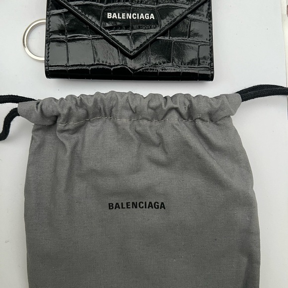 BALENCIAGA / Balenciaga key case 6 row crocodile embossed leather key ring Black - Picture 2 of 8